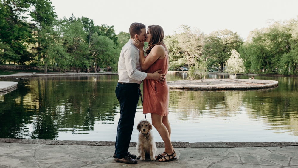 10 Perfect Locations For Spring Engagement Photos Around Kansas